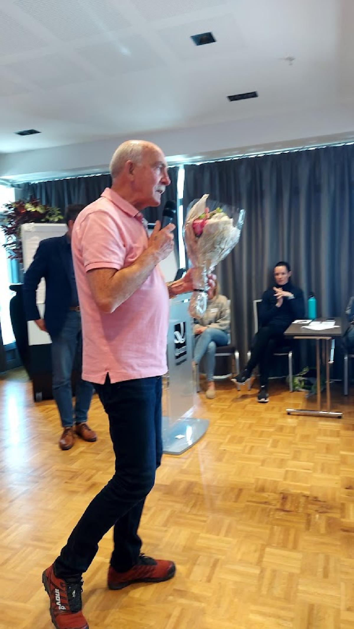 Steinar Saghaug takker for seg.jpg